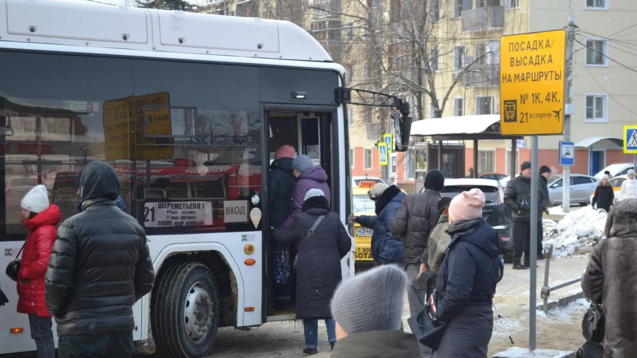 Автобус лобня мытищи на завтра. Празднование нового года в автобусе. Лобня автобус 1к. Автобус 20. Новые автобусы 2023.