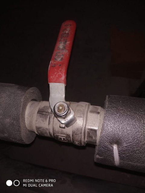 Канализация в квартире. Ремонт стояков управляющей компанией. Кран в подвале. Замена канализации многоквартирного дома. Краны на отопление в подвальных помещениях.